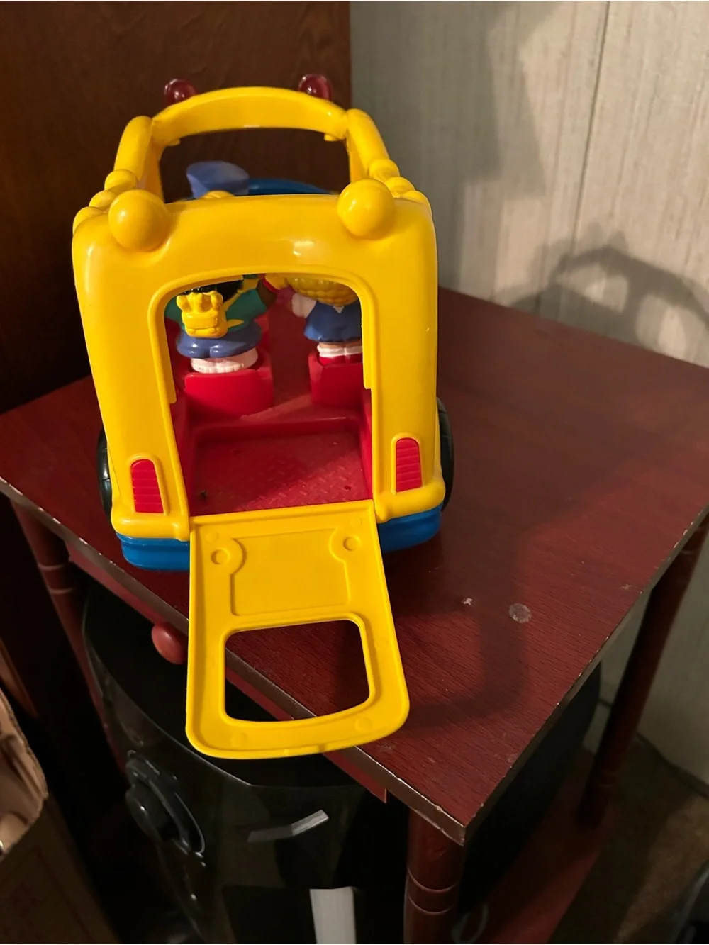 Fisher-Price Yellow Little People Smile-Faced School Bus with Figures